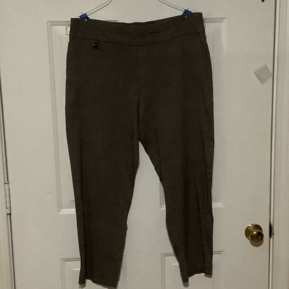 Black & Tan Herringbone Women's Capris